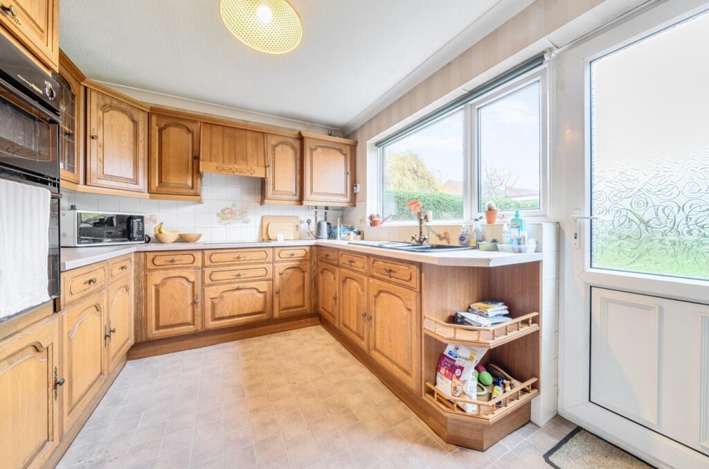 1376284-16-690a0c3c5f361