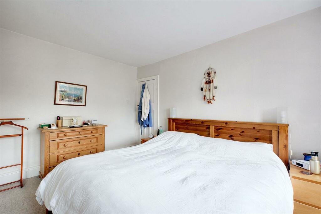 Bedroom 1_2.jpeg