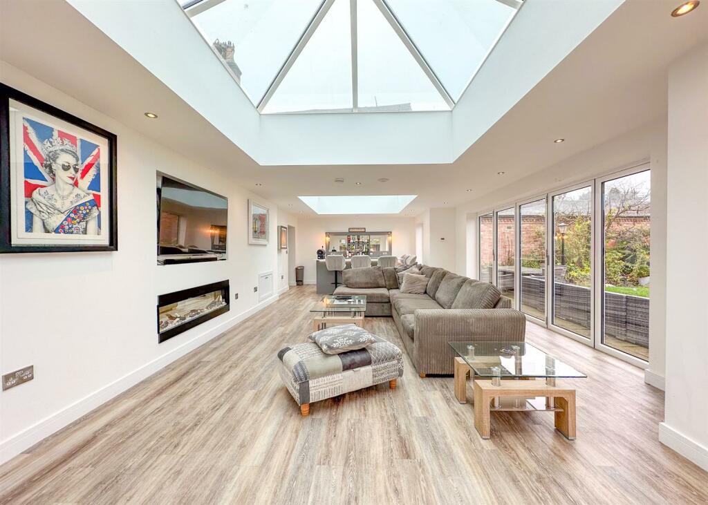 GARDEN ROOM