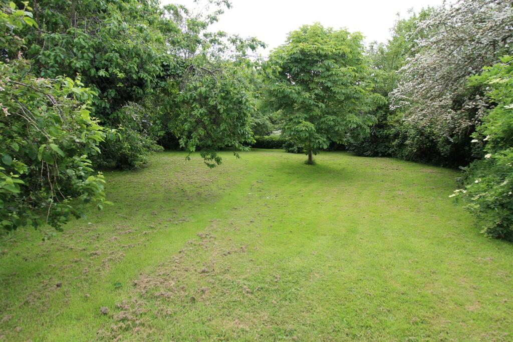 Extensive Gardens FRONT,SIDE,REAR