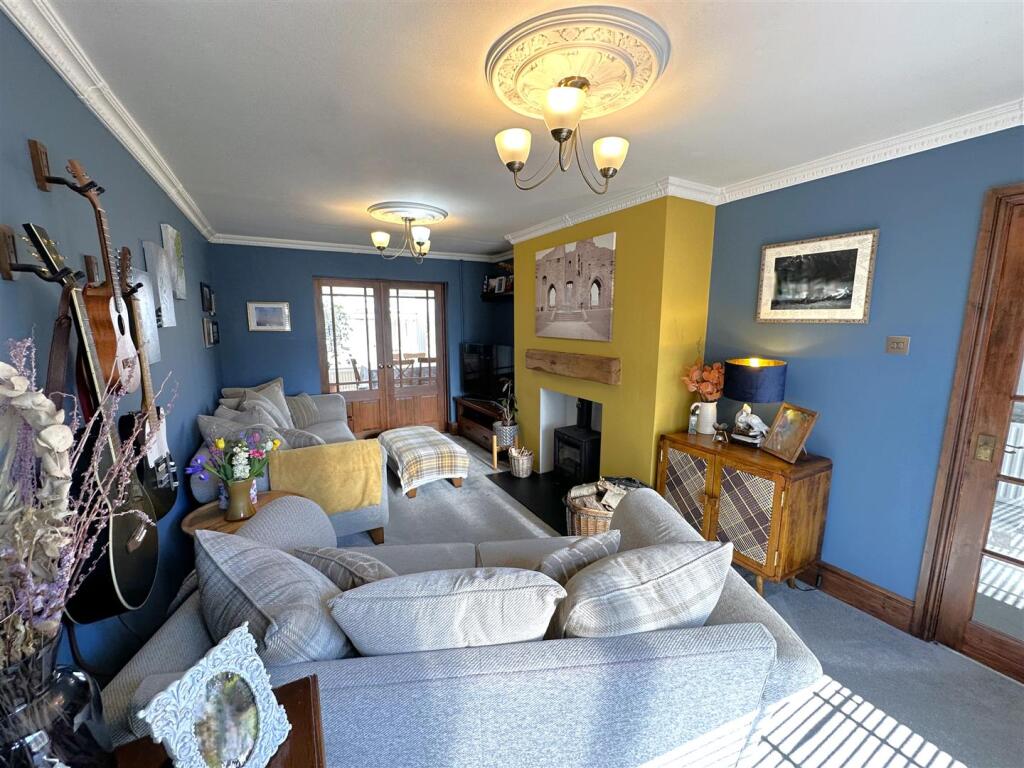 Generous Living Room 012
