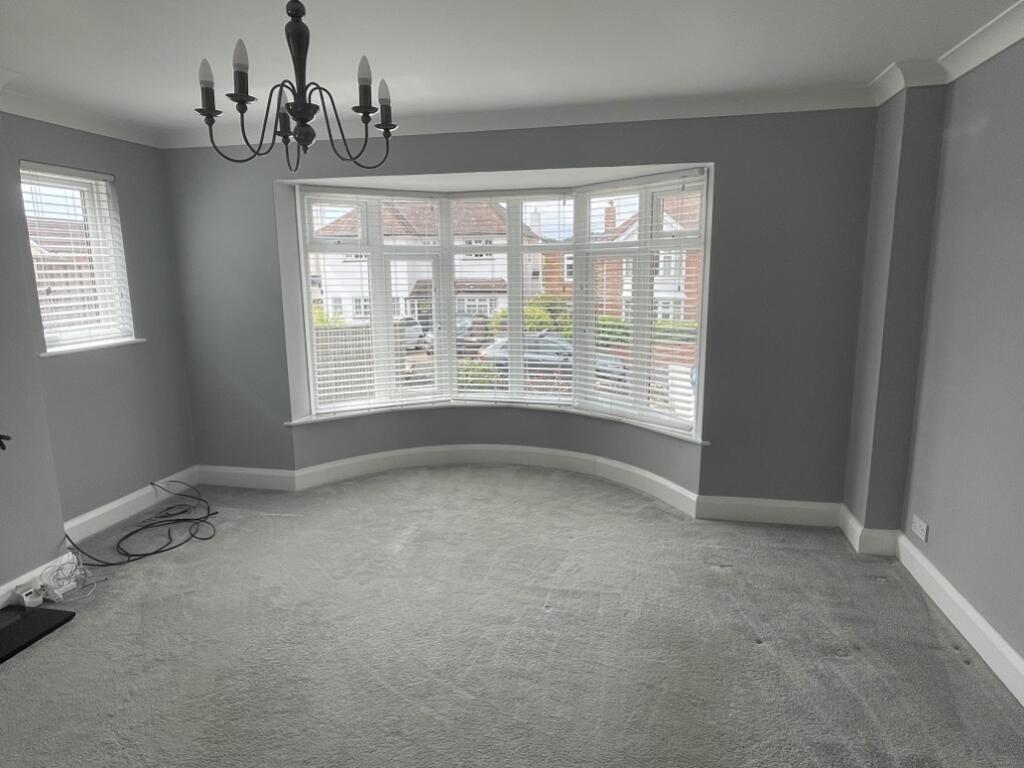 12 Roundhill Close, Exeter - Lounge