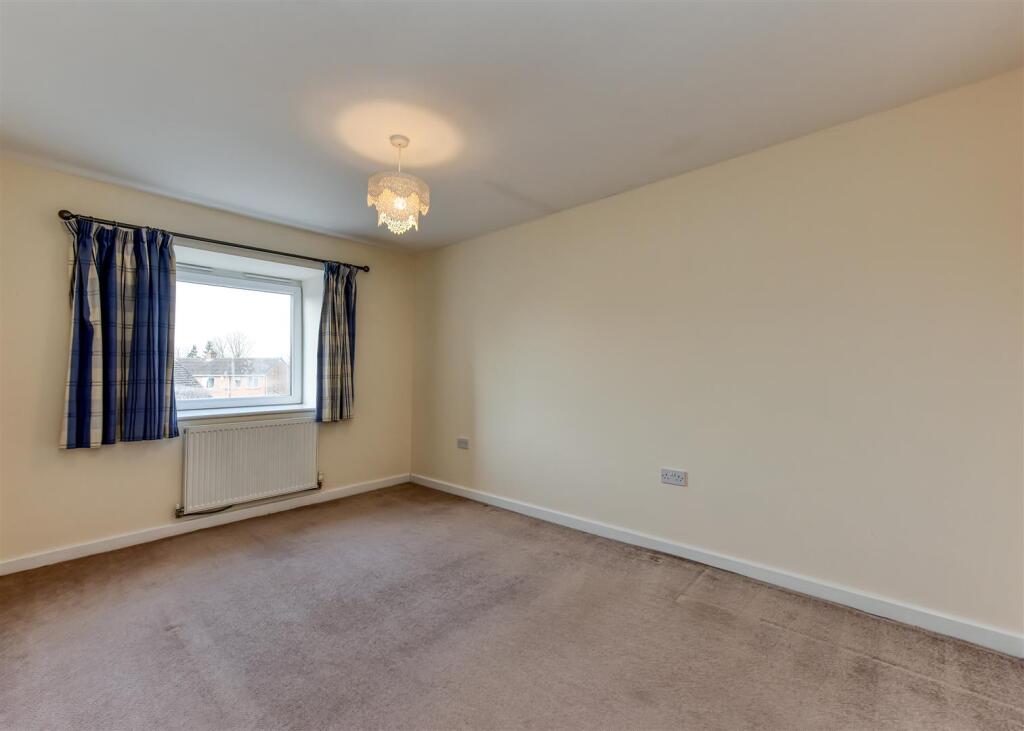 30 Birchwood Road-bed1.jpg