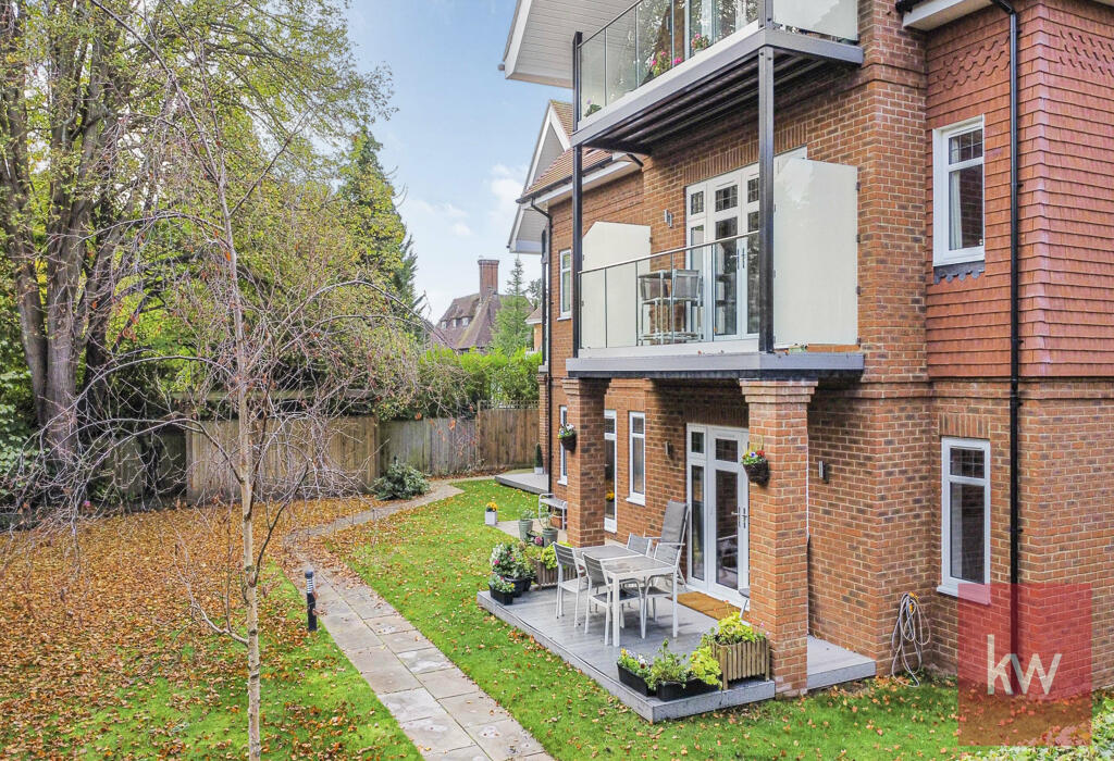 Decked Terrace &amp; Communal Gardens