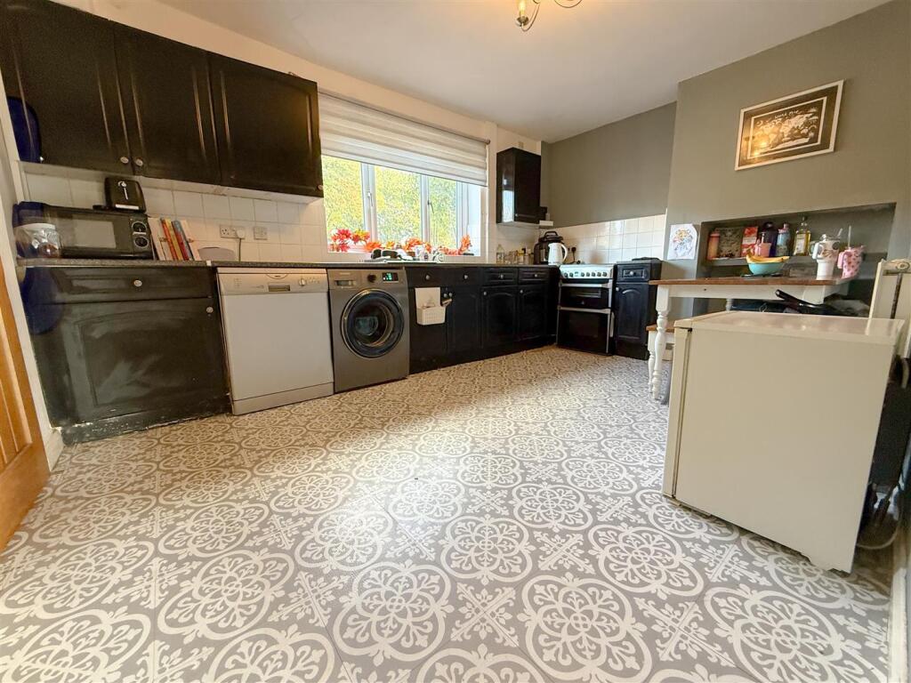 KITCHEN DINING ROOM
