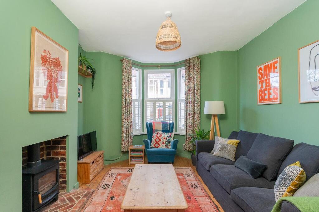 0C6RGK - Living Room E.jpg