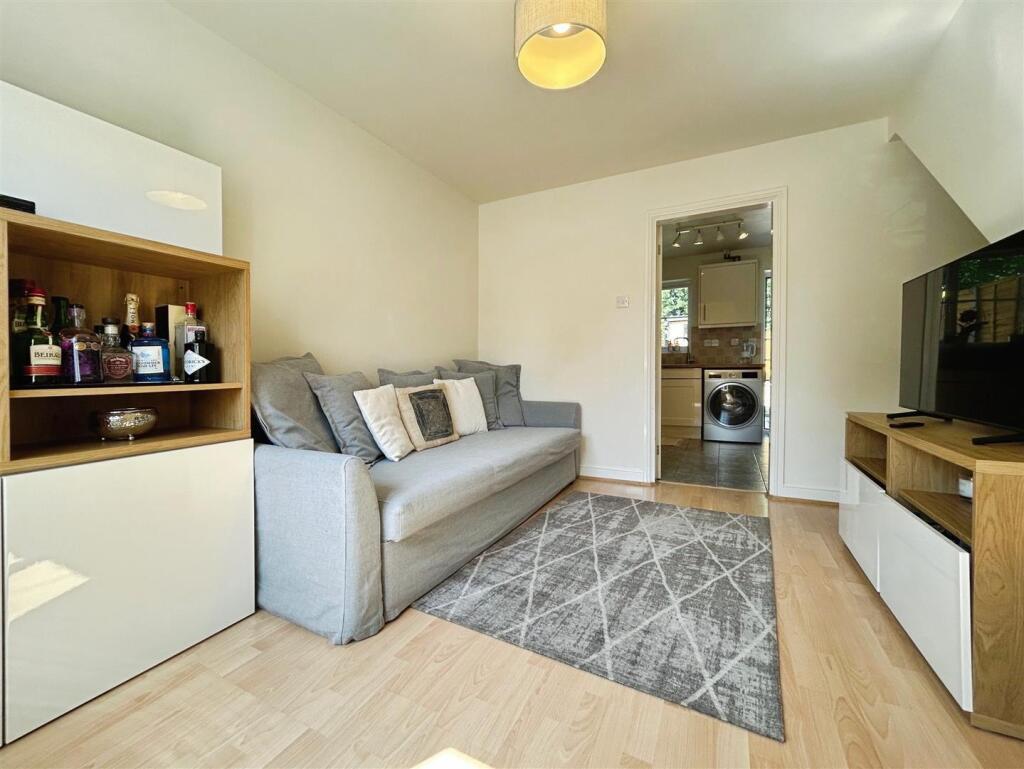 64e289b5--4949-8C82-A3EF239F227A-43586-00001C7063C