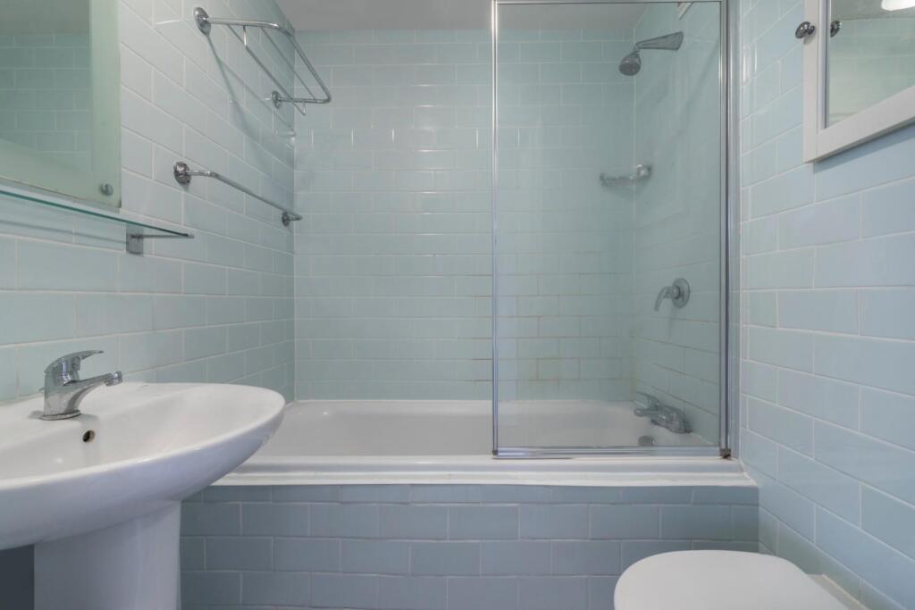 BATHROOM 1.jpg