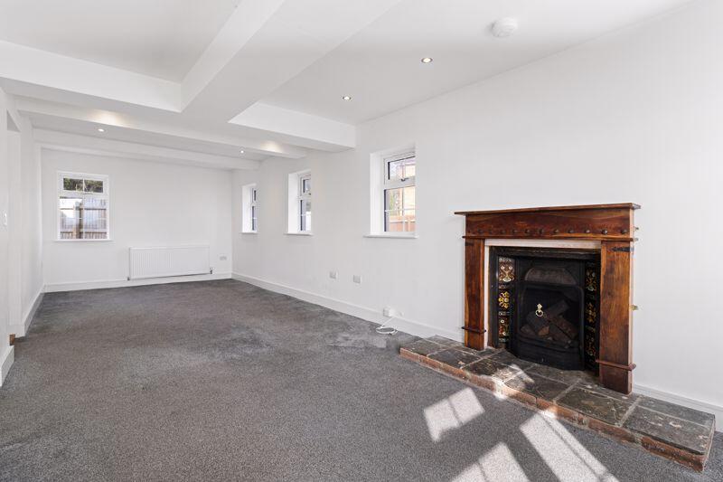 Sitting room/ dining