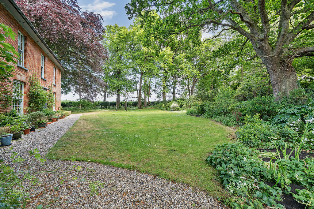 1294944-7-682f576...