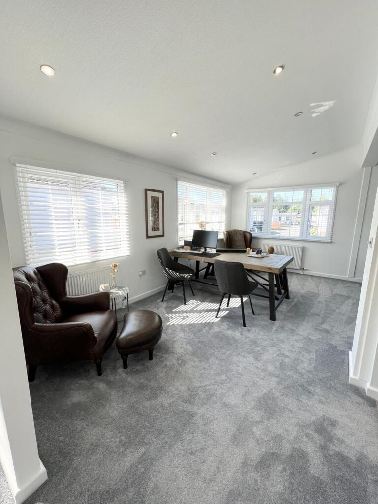 VOY 20 Living Room 2