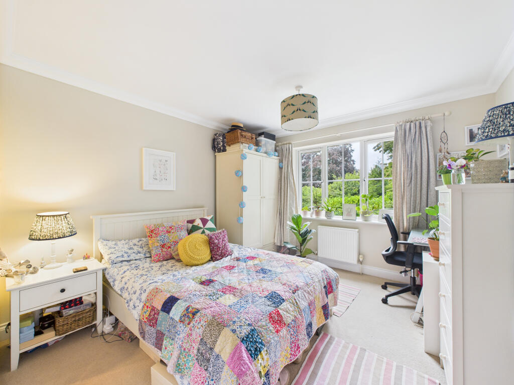 CAM02909G0-PR0439-STILL035