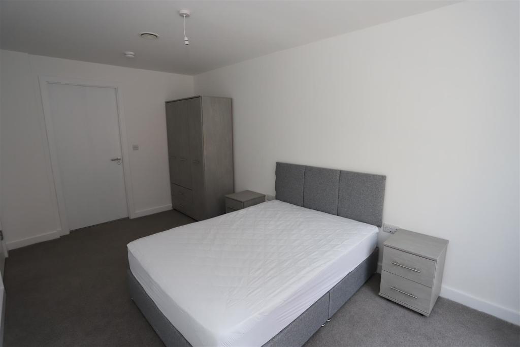 Bedroom 2.JPG
