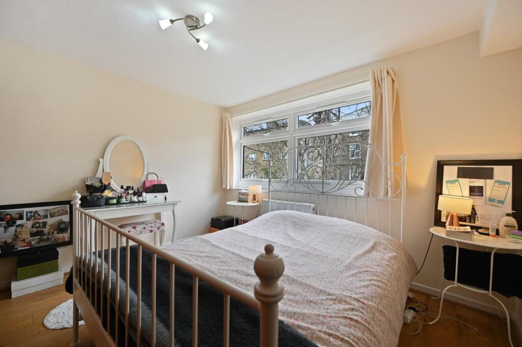 RCREE- 5 harriers close- bedroom 6 (1).jpg