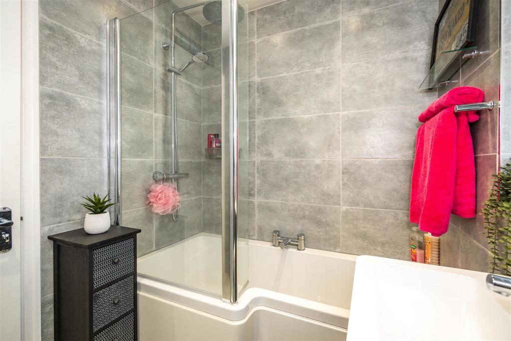 Bathroom Aspect 2.jpg