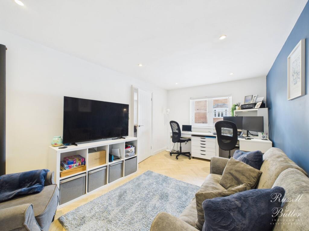 CAM01995G0-PR0322-STILL014