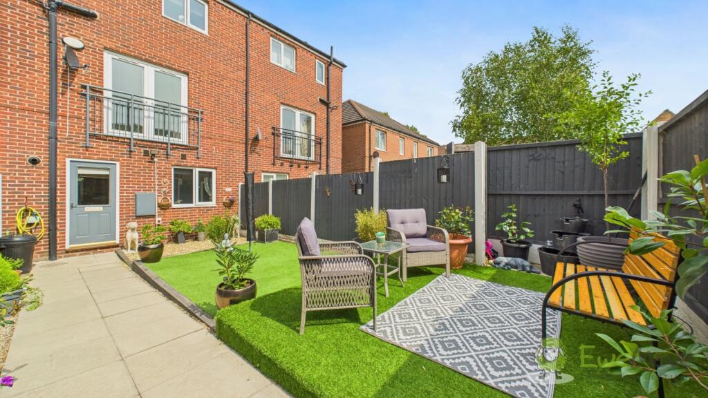 CAM03669G0-PR0026-STILL009