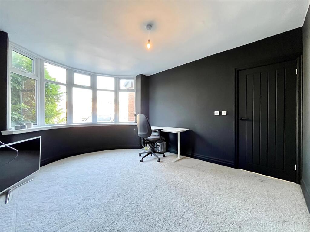 Lounge / Office Aspect 2