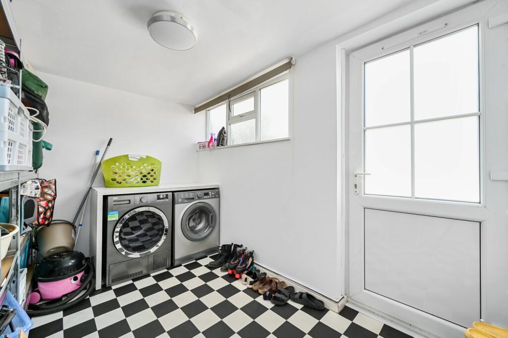 Utilit Storage/Bed 4