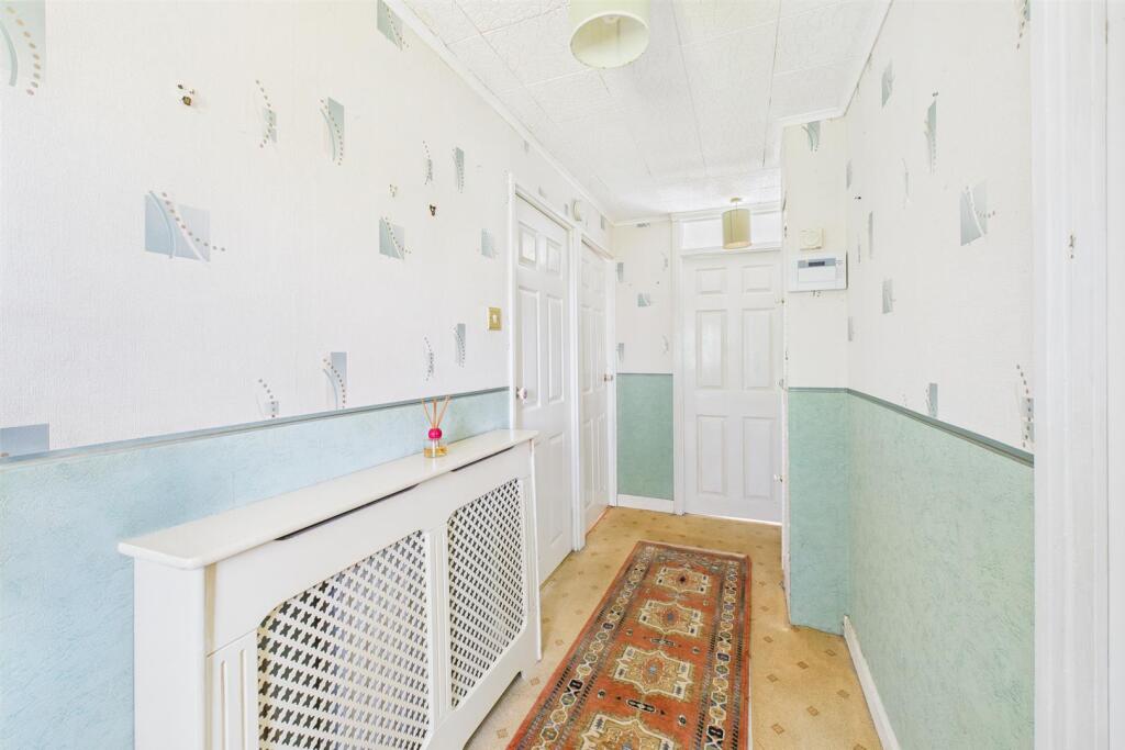 10 Sanctuary Gardens, Sneyd Park, Bristol BS9 1QR 