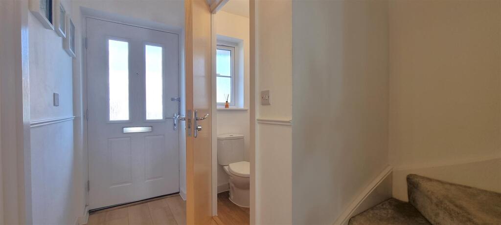 Entrance &amp; WC.jpg