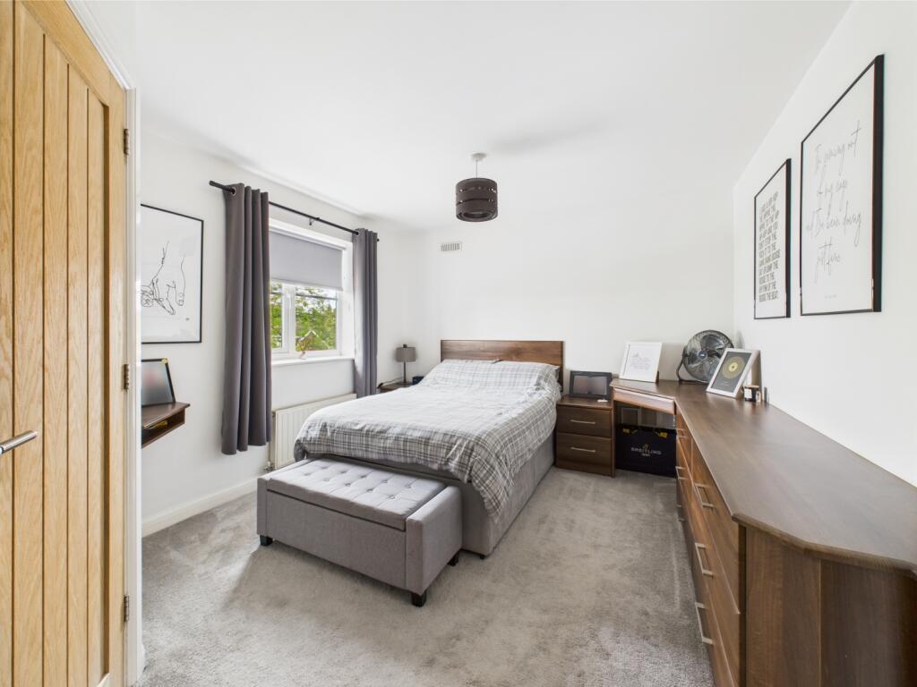 CAM03729G0-PR0048-STILL036