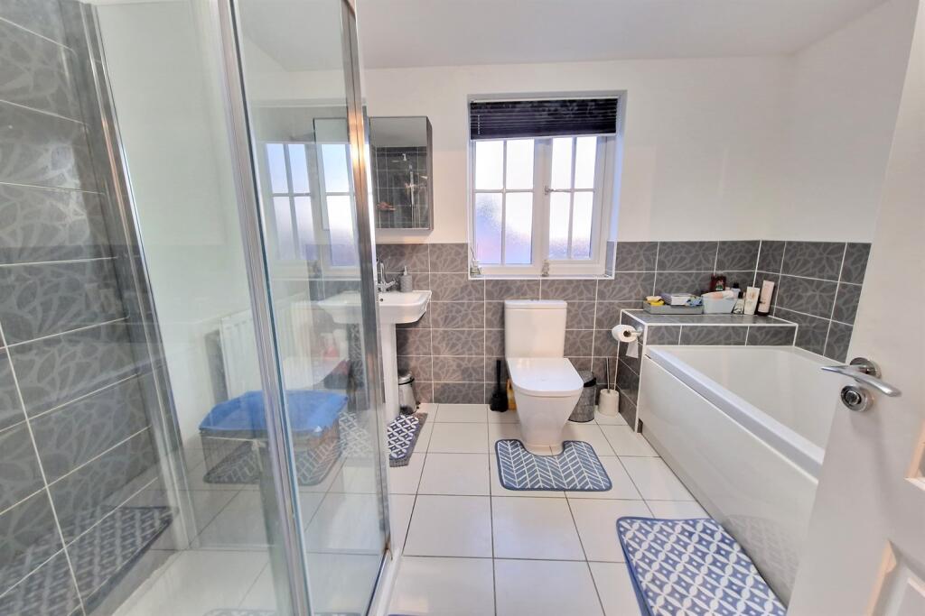En-Suite Bathroom