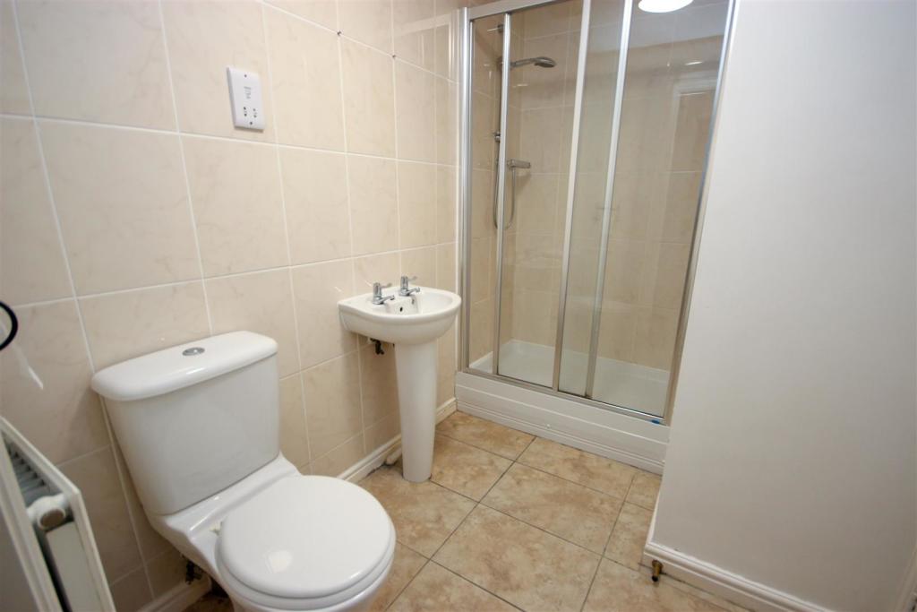 En-suite 2.jpg