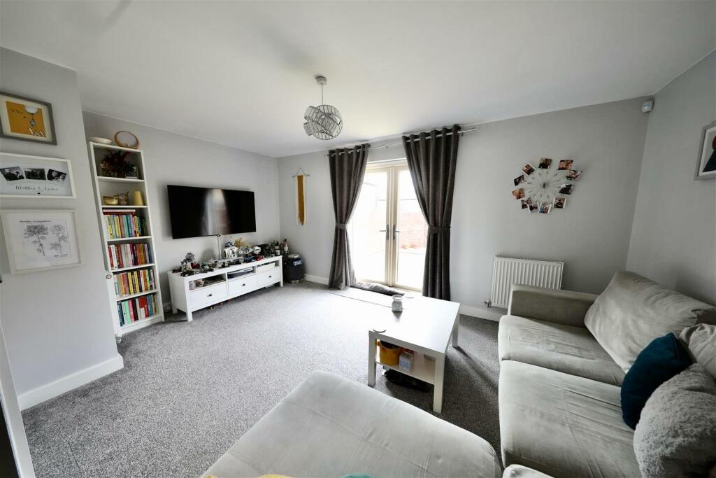 86 Boothferry - Lounge.jpg