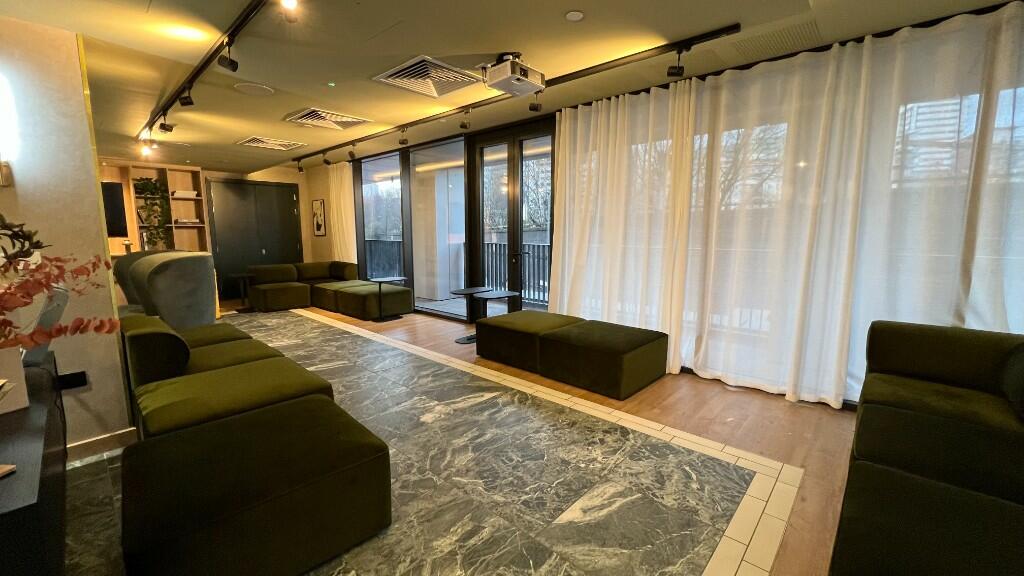COMMUNAL LOUNGE