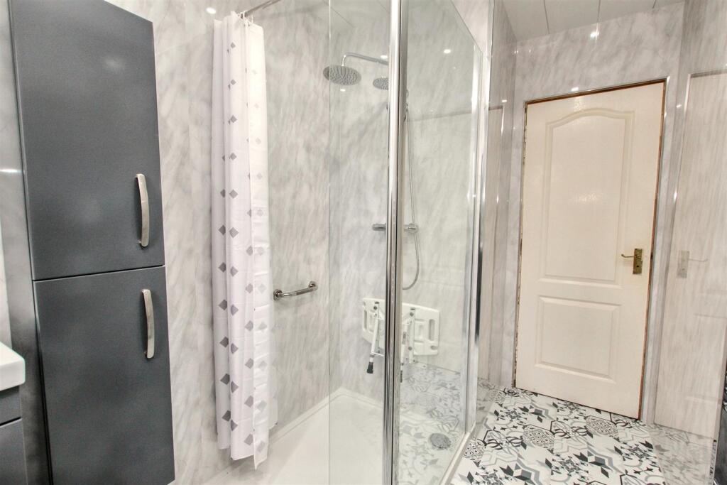 10 - Shower Room.jpg