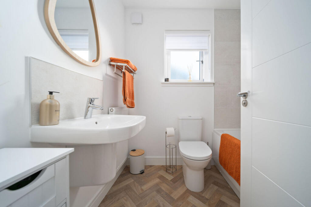 Oakbank Drive, Glenrothes, KY7