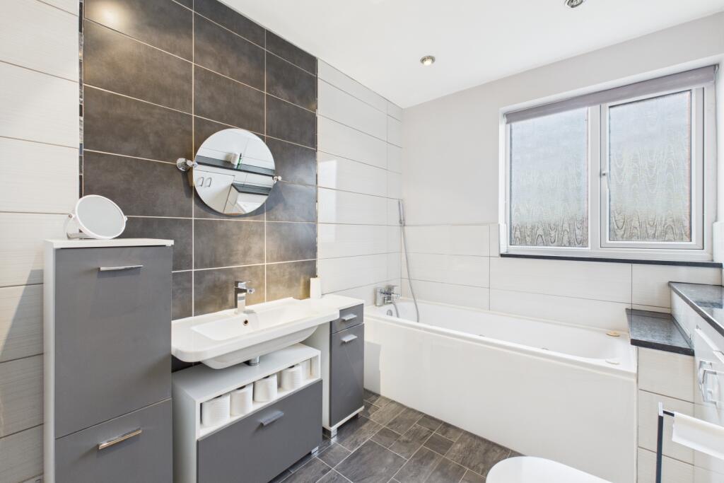 Wold Road - Family Bathroom