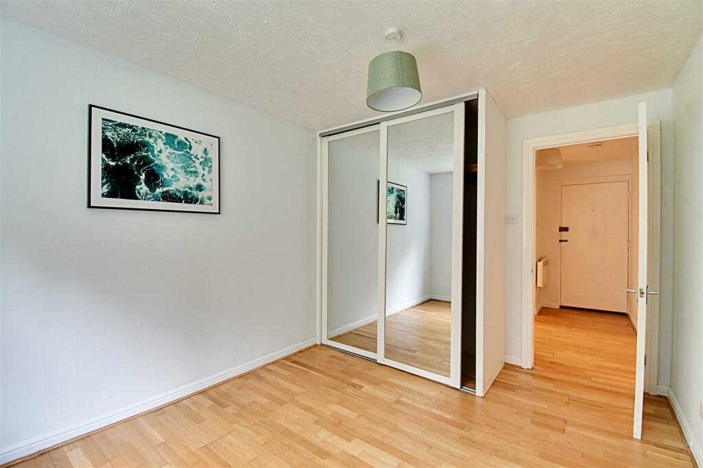 Bedroom 1_2.jpg