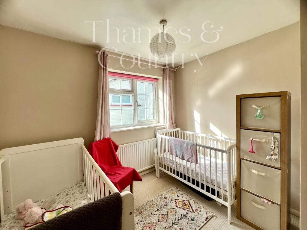 Small double bedroom 3