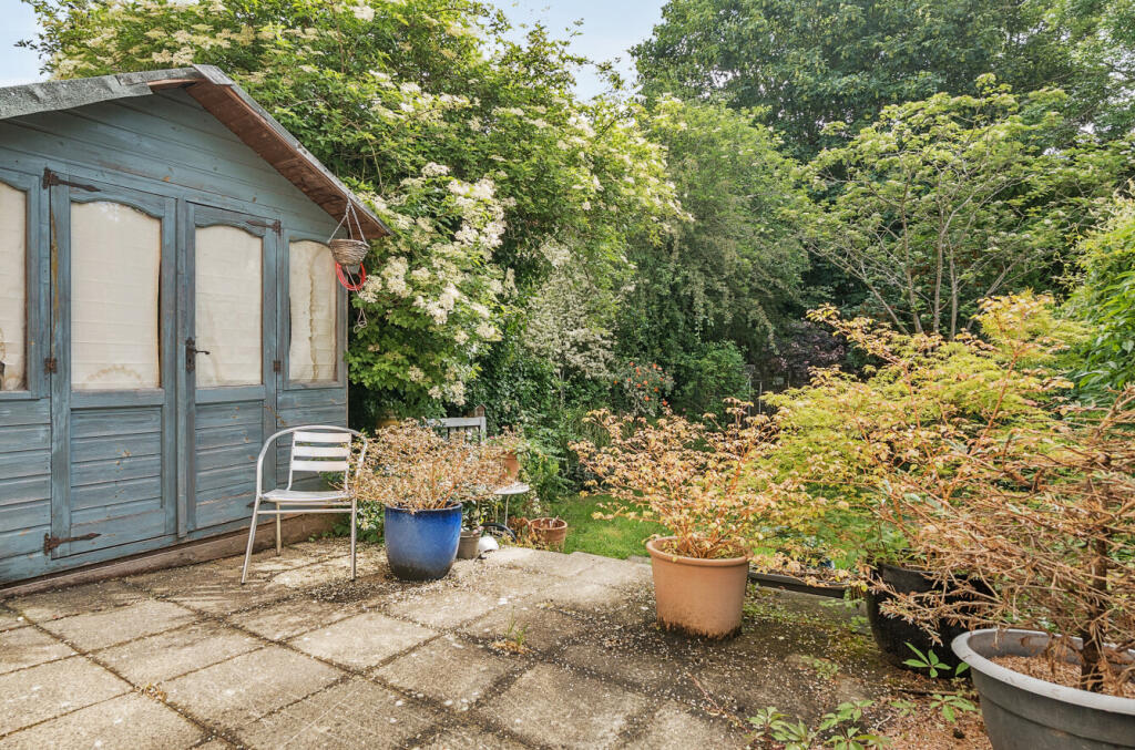 1299009-7-6836cce...