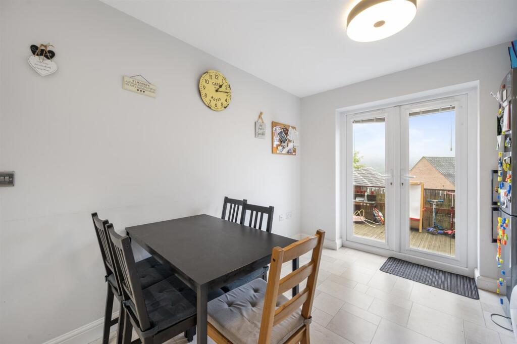 Dining area to garden.jpg