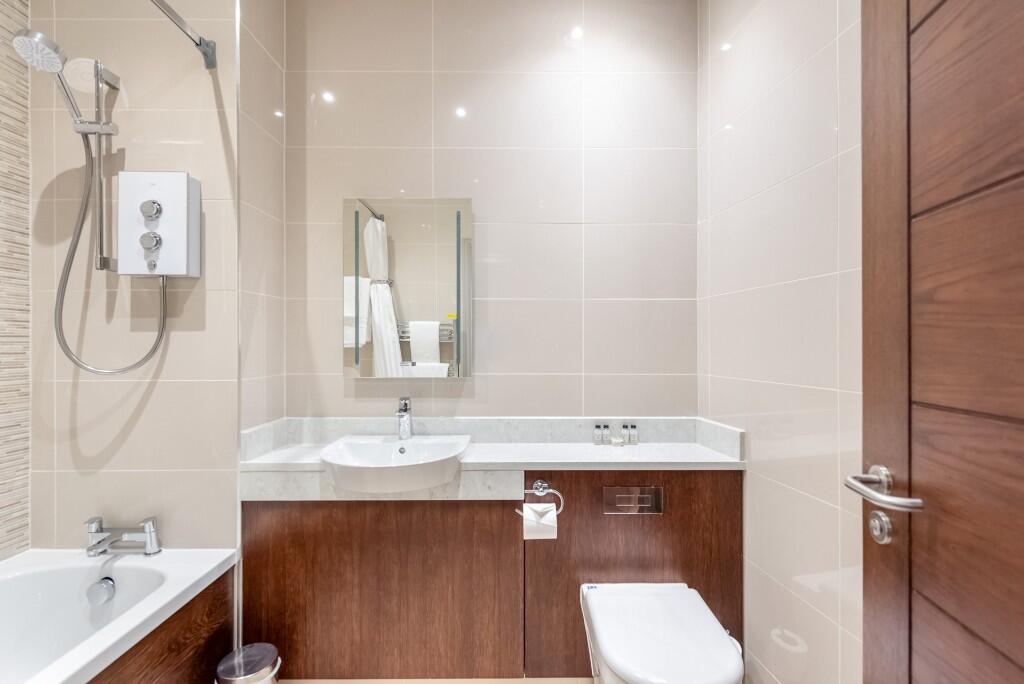 Bed 1 en-suite