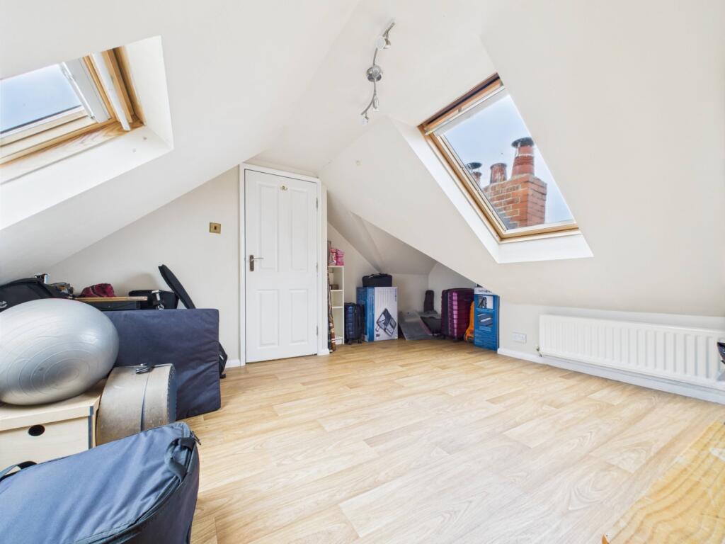 CAM02195G0-PR0081-STILL048