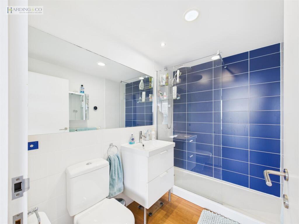 Bed 1 En Suite .1.jpg