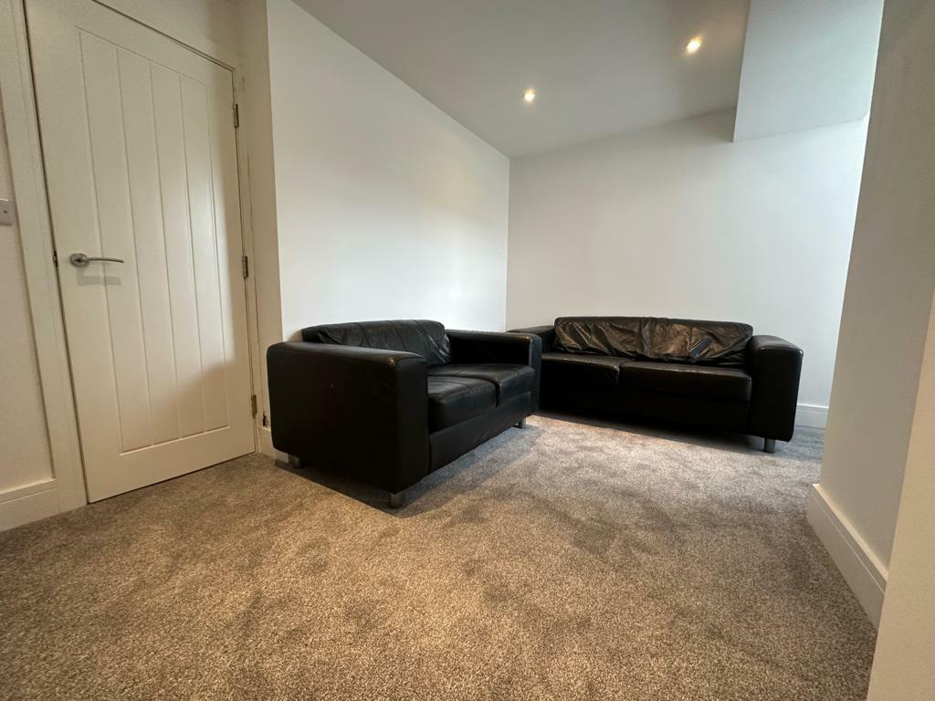 7B Lounge 2023.jpg