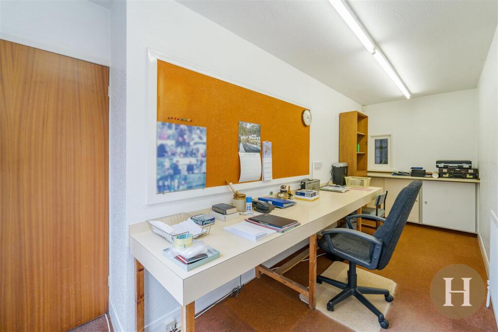 Hadleigh Estate Agents-32.jpg