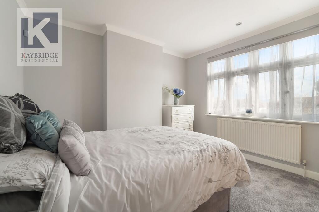 Stoneleigh Avenue, Worcester Park - KT4 8XY