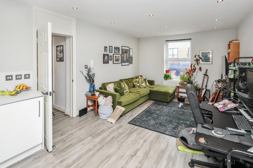 Flat 4, 68 Boston Road, Hanwell, London, W7 2ET