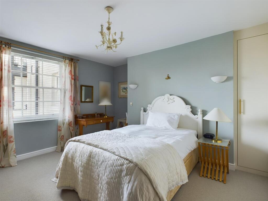 bed1.jpg