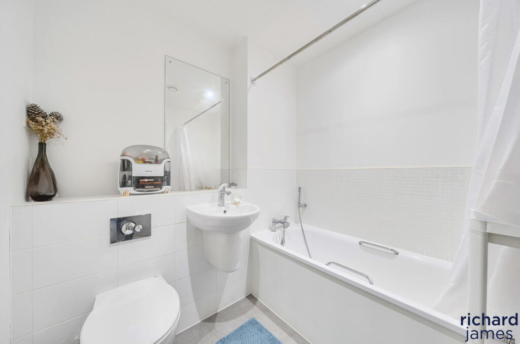 e5d35bb469804232bea07d25b8726cc5