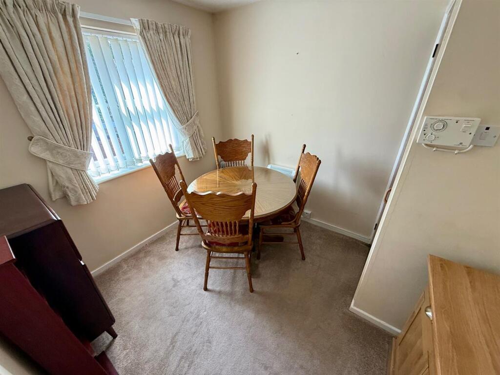 SR2 Bed2.jpg