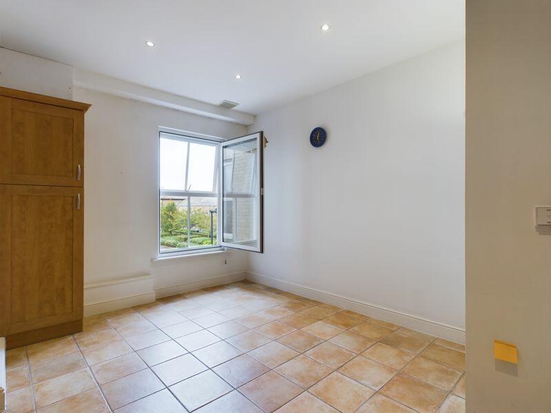 BREAKFAST / DINING AREA