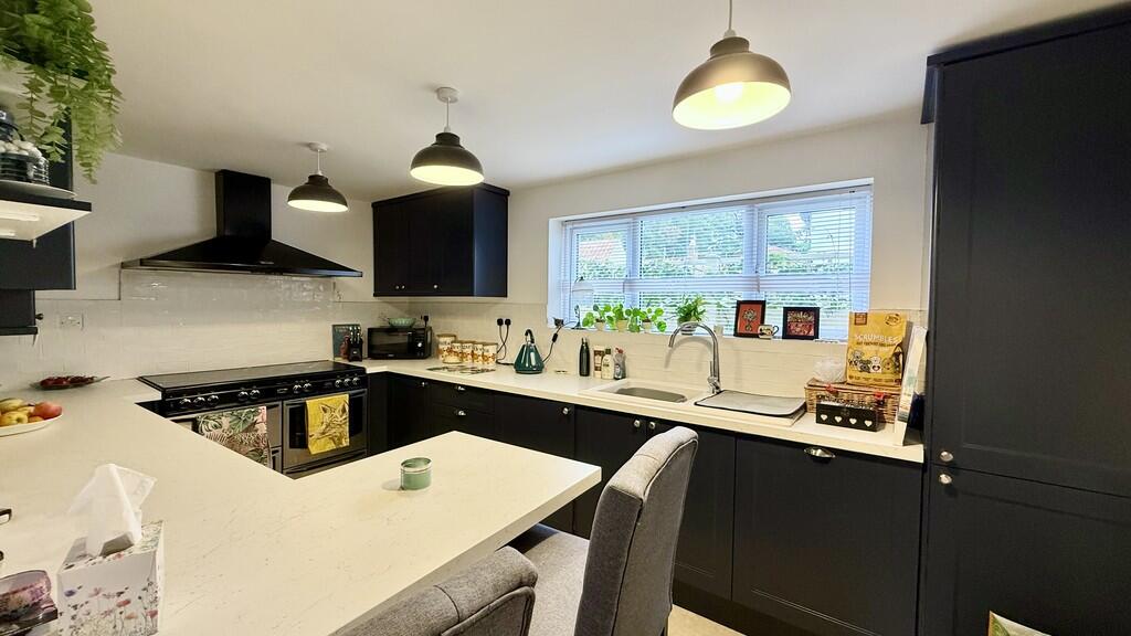 Kitchen/breakfast...