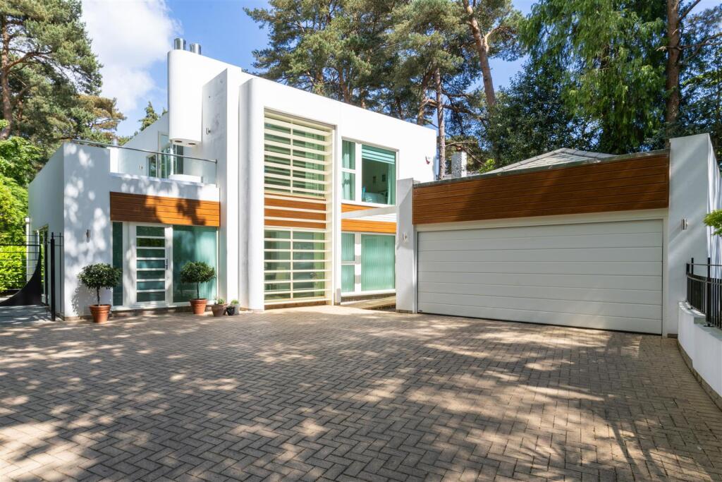 Inspiration, 25 Western Avenue